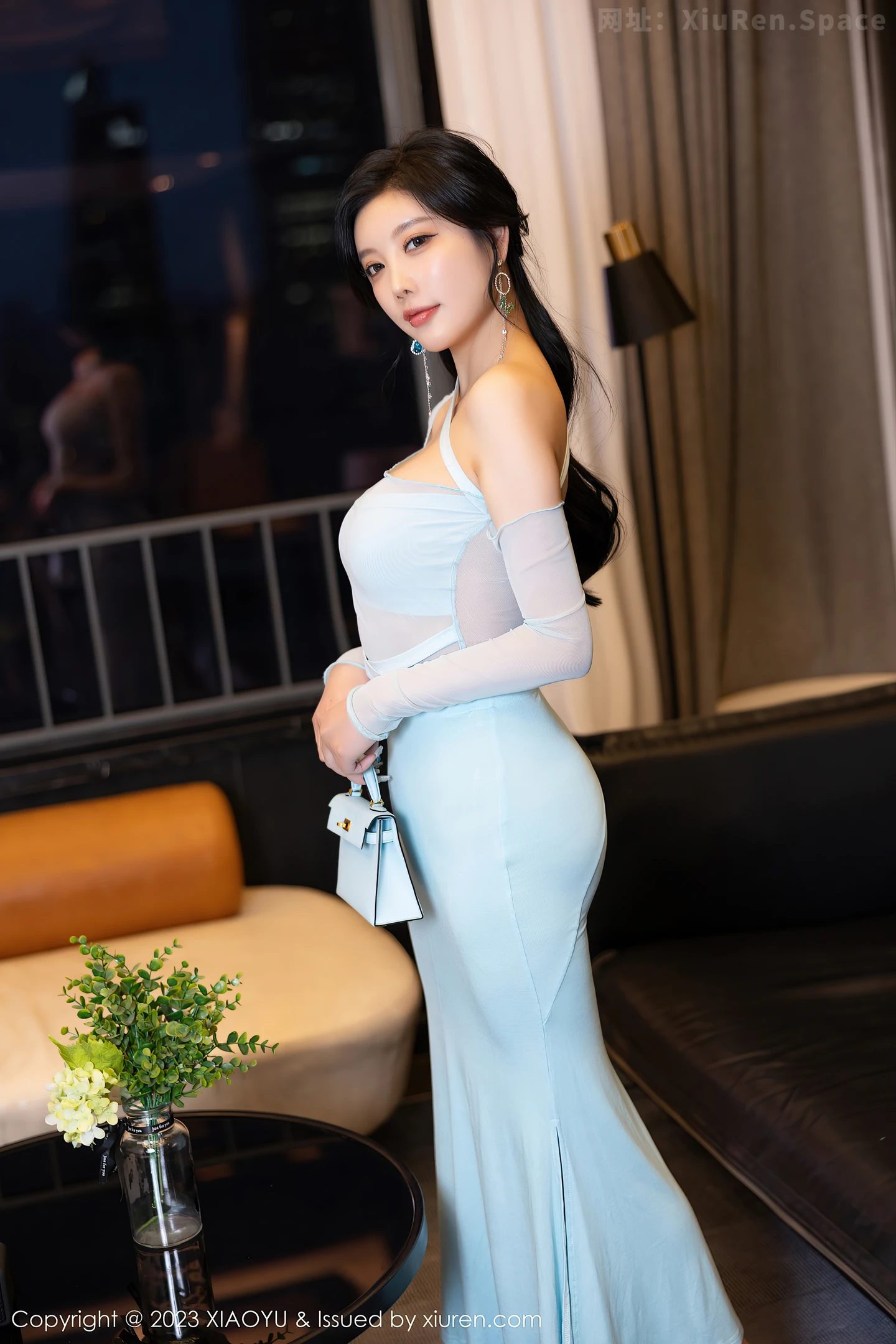 图片[2]-[XiaoYu画语界]Vol.1139 女神杨晨晨Yome性感淡蓝连衣长裙配蕾丝袜秀丰腴身姿迷人写真84P-秀人网官方网站